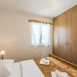 ヴィラ With Heated Pool, Waterfall, Sandy - By Traveler Tourist Agency Krk - Id 2170