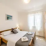 ヴィラ With Heated Pool, Waterfall, Sandy - By Traveler Tourist Agency Krk - Id 2170 プリヴラカ