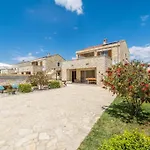 ヴィラ With Heated Pool, Waterfall, Sandy - By Traveler Tourist Agency Krk - Id 2170