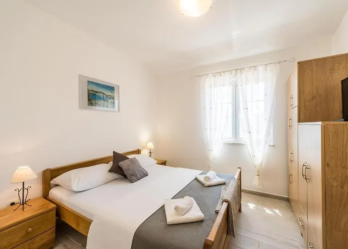 Вилла With Heated Pool, Waterfall, Sandy - By Traveler Tourist Agency Krk - Id 2170 Привлака